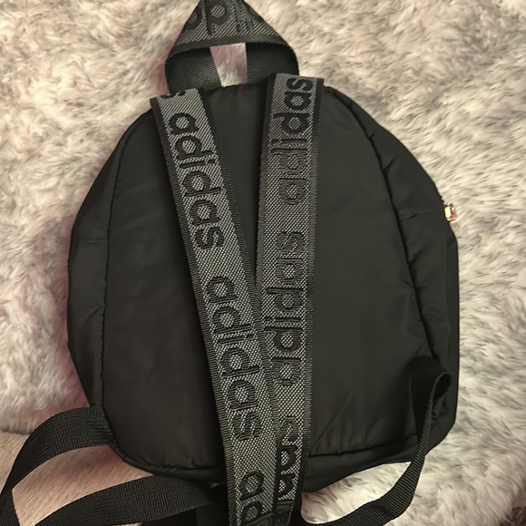 near new ADIDAS LINEAR 11 MINI BACKPACK BLK/Gold/Metallic Front zippered. - Picture 4 of 4